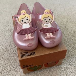 Mini Melissa toddler size 9